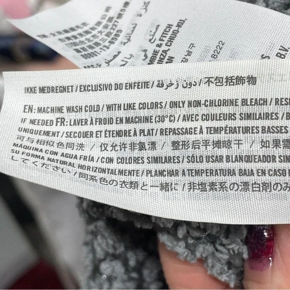 Hollister Women’s SZ M Fuzzy Soft Gray Glitter Thread Sweater - Picture 9 of 11